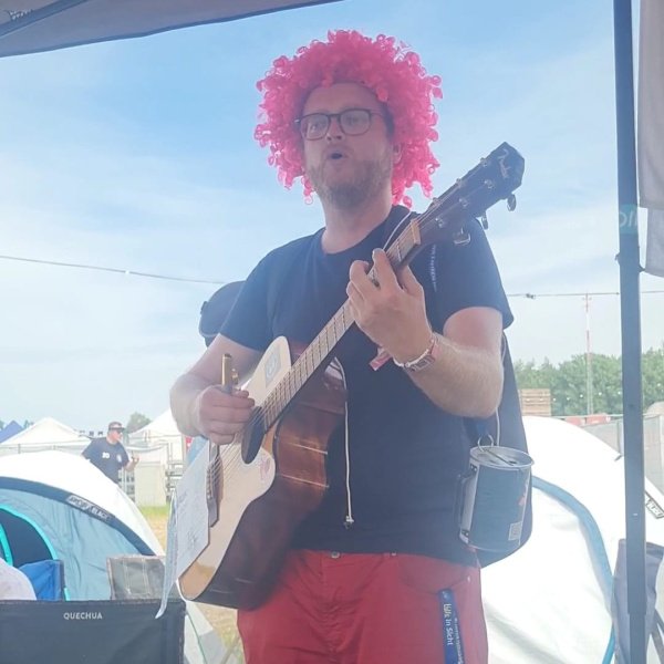 Musik für die Seenotrettung - Kai beim Appletree Garden Festival