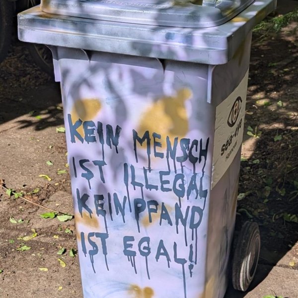 Kein Mensch ist illegal. Kein Pfand ist egal.